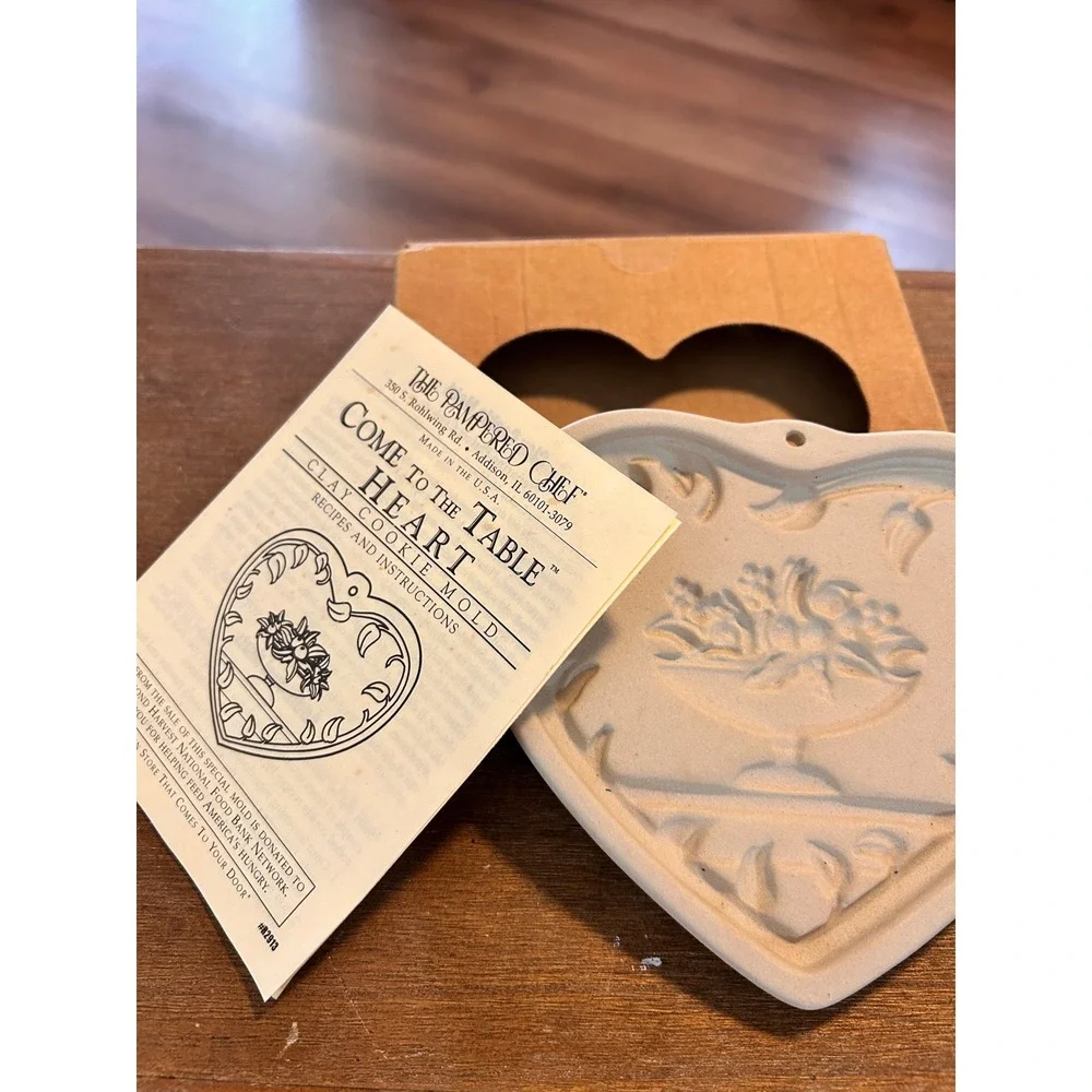 Pampered Chef Come to the‎ Table Heart Clay Cookie Mold 1999 Family Heritage Col
